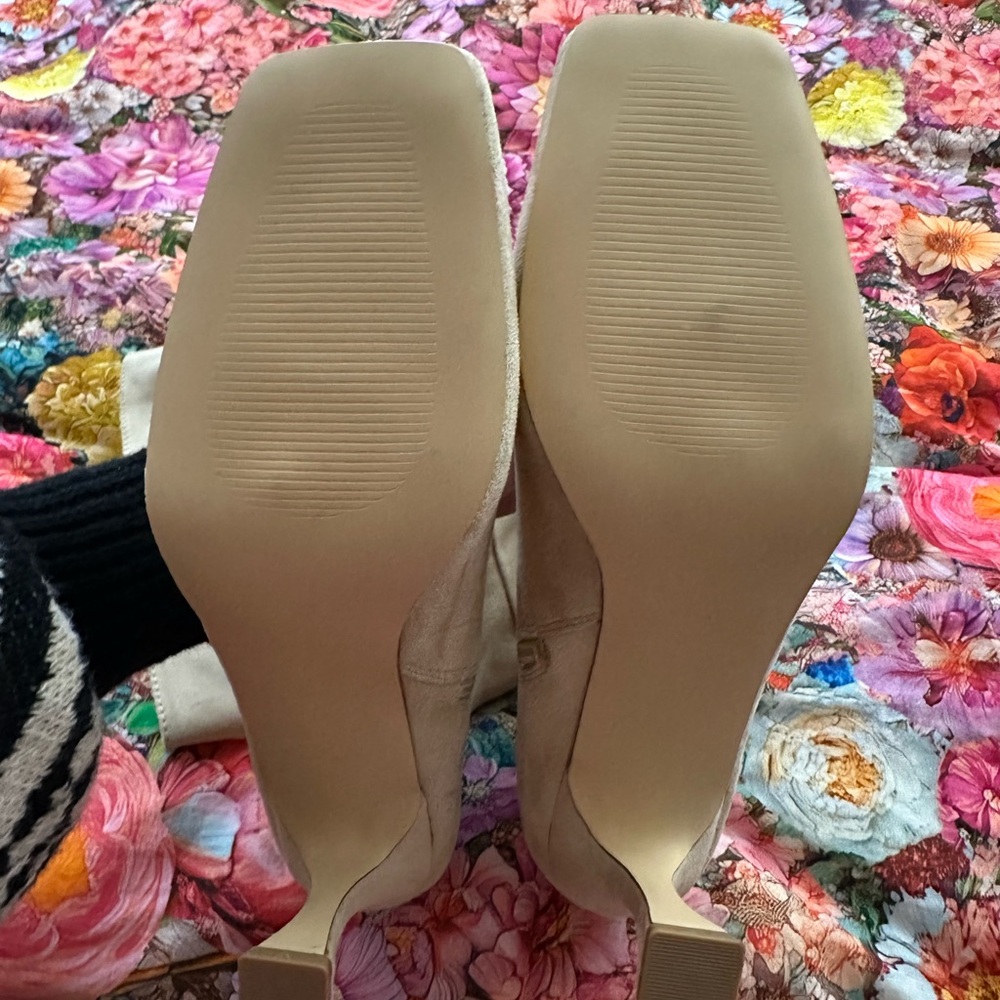 NWOT Elegant Cream Knee-High Boots - Picture 9 of 10